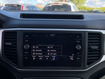 2022 Volkswagen Atlas - image 25