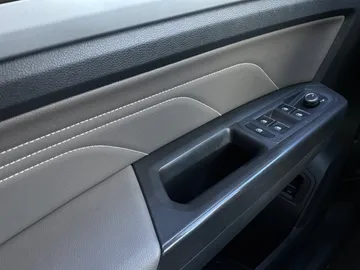 2022 Volkswagen Atlas - image 22