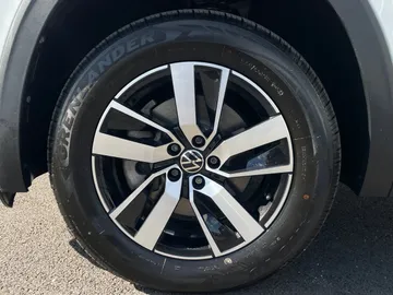 2022 Volkswagen Atlas - image 6