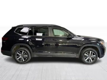 2022 Volkswagen Atlas - image 2