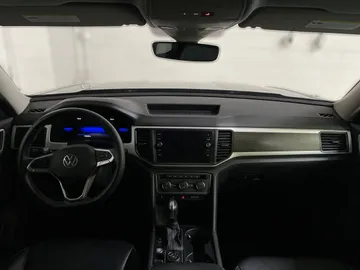 2022 Volkswagen Atlas - image 4