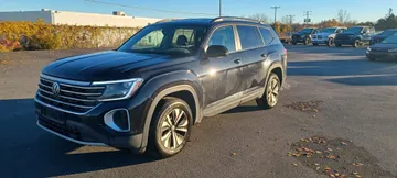2024 Volkswagen Atlas - image 3