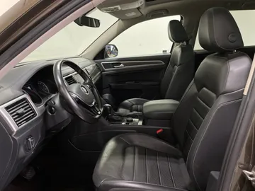 2019 Volkswagen Atlas - image 3