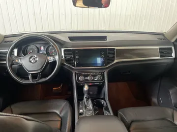 2018 Volkswagen Atlas - image 4