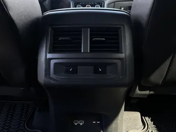 2020 Volkswagen Atlas Cross Sport - image 27