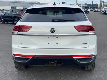 2020 Volkswagen Atlas Cross Sport - image 4