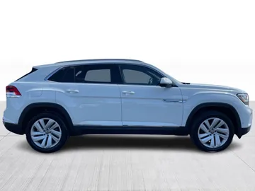 2020 Volkswagen Atlas Cross Sport - image 2