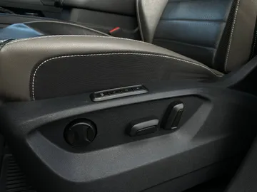 2020 Volkswagen Atlas Cross Sport - image 26