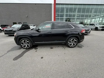 2021 Volkswagen Atlas Cross Sport - image 4
