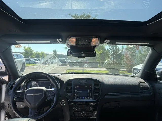 2018 Chrysler 300 — photo 8
