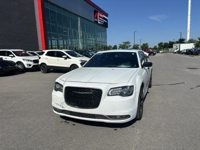 2018 Chrysler 300 — photo 3