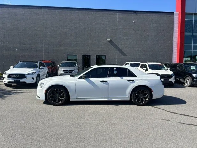 2018 Chrysler 300 — photo 4