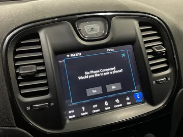 2018 Chrysler 300 - image 28