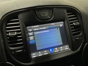 2018 Chrysler 300 - image 8