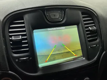 2018 Chrysler 300 - image 22