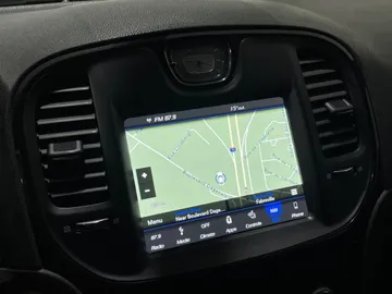 2018 Chrysler 300 - image 33