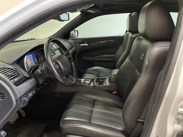2018 Chrysler 300 - image 3
