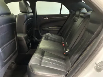 2018 Chrysler 300 - image 16