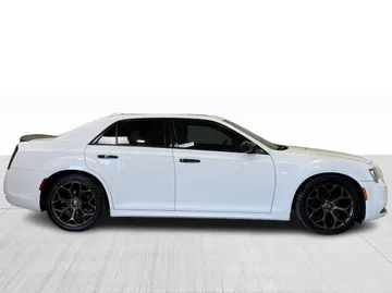 2018 Chrysler 300 - image 2