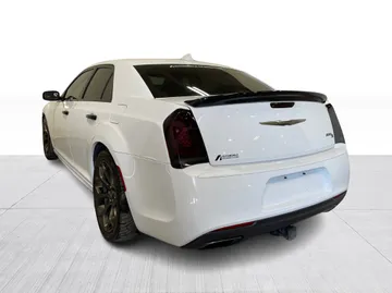 2018 Chrysler 300 - image 12