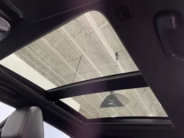 2018 Chrysler 300 - image 6