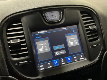 2018 Chrysler 300 - image 26