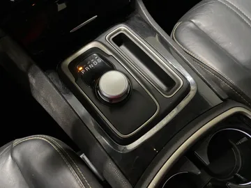 2018 Chrysler 300 - image 30