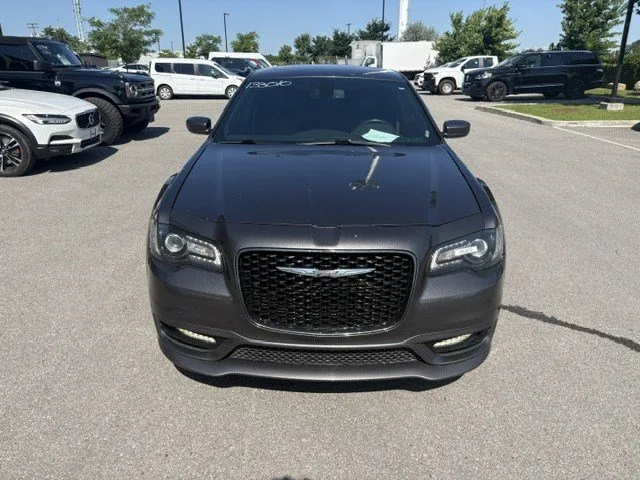 2018 Chrysler 300 — photo 2