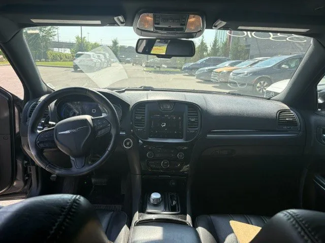 2018 Chrysler 300 — photo 8