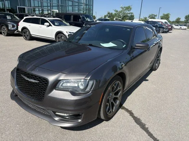 2018 Chrysler 300 — photo 3