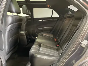 2018 Chrysler 300 - image 11