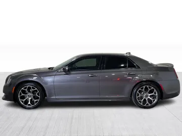 2018 Chrysler 300 - image 6