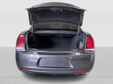 2018 Chrysler 300 - image 13