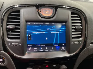 2018 Chrysler 300 - image 20