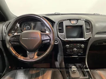 2018 Chrysler 300 - image 19