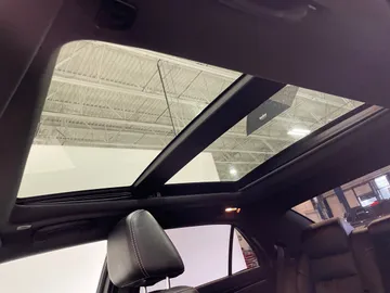 2018 Chrysler 300 - image 12