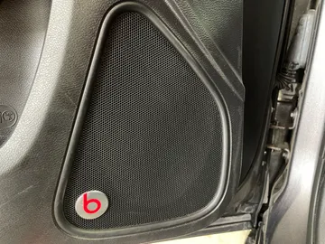 2018 Chrysler 300 - image 25