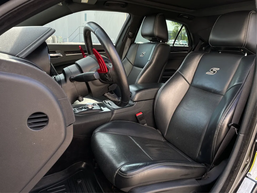 2017 Chrysler 300S — photo 3