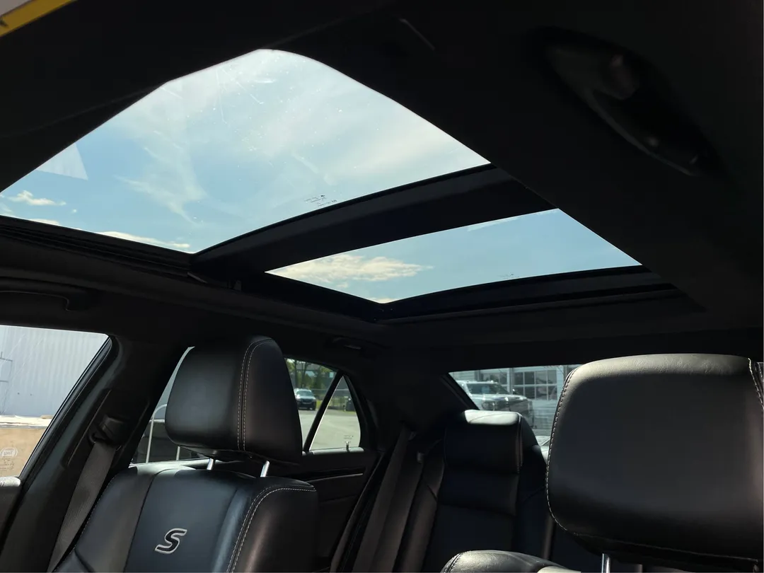 2017 Chrysler 300S — photo 5