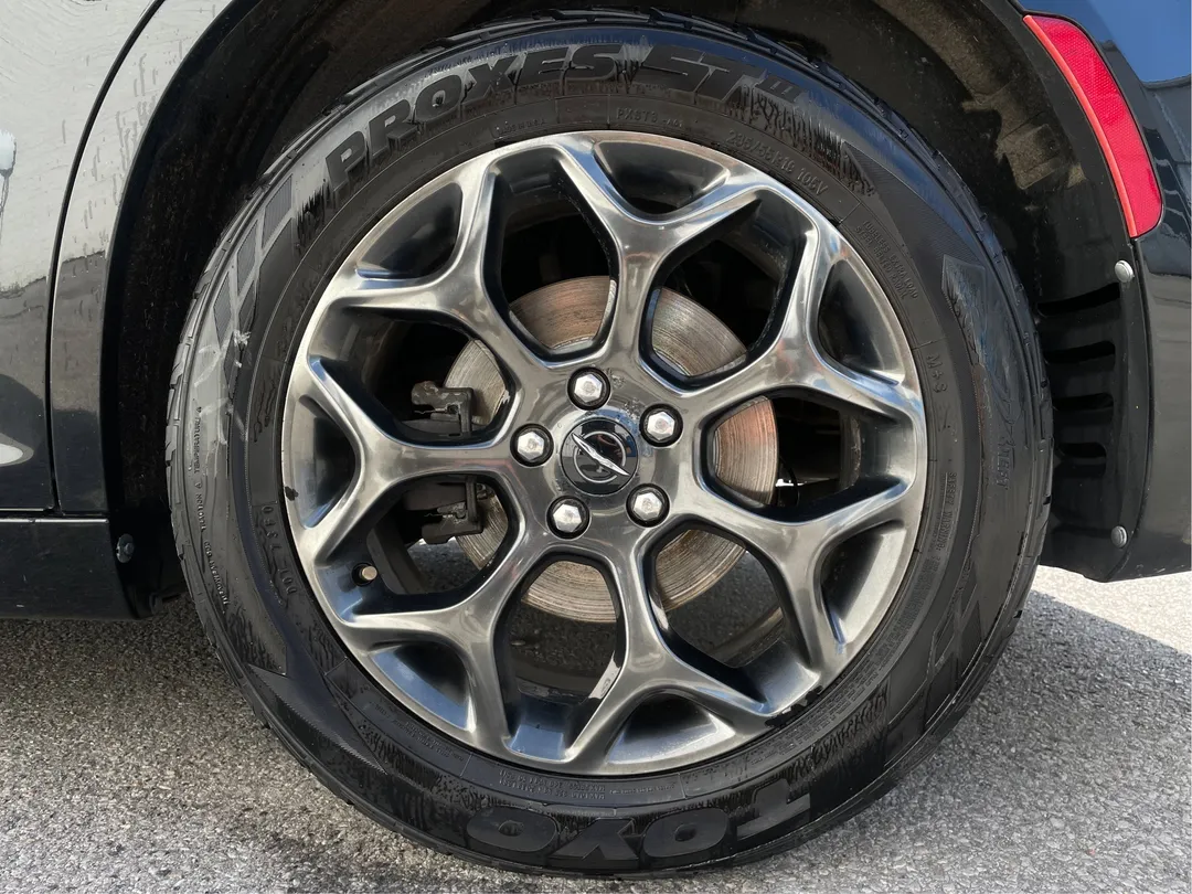 2017 Chrysler 300S — photo 6