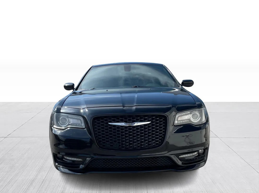 2017 Chrysler 300S — photo 7