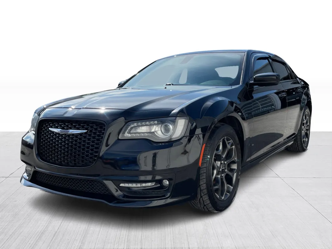 2017 Chrysler 300S — photo 8