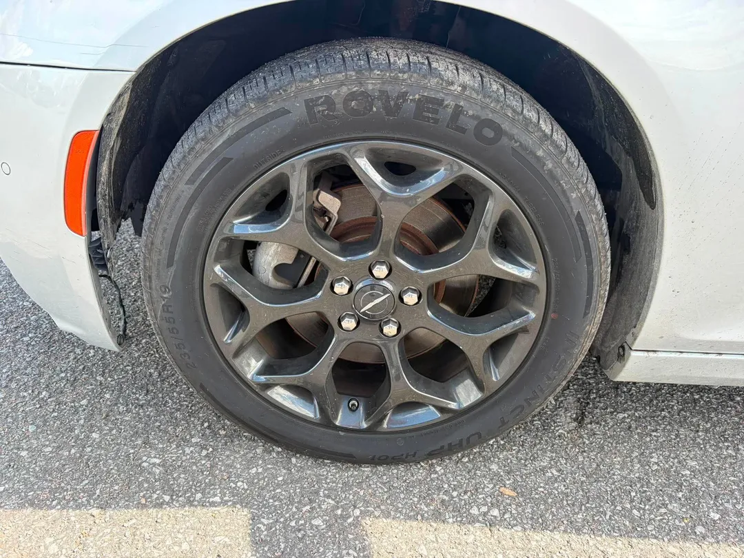 2022 Chrysler 300 300S, photo 9