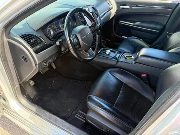 2022 Chrysler 300 - image 8