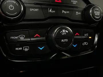 2023 Chrysler 300 - image 25