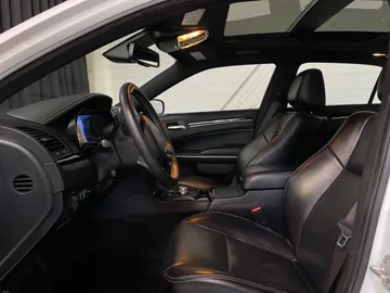2023 Chrysler 300 - image 3