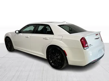 2023 Chrysler 300 - image 12
