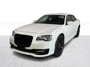 2023 Chrysler 300 - image 10