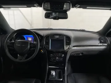2023 Chrysler 300 - image 4