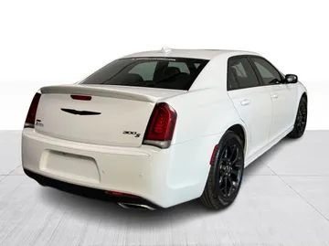 2023 Chrysler 300 - image 15
